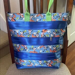 Harveys Disney Goofy Large Streamline Tote